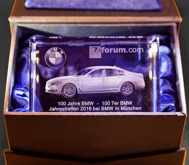 Einfahrtsgeschenk fr die Jahrestreffenteilnehmer, exklusiv produziert vom BMW Welt Shop