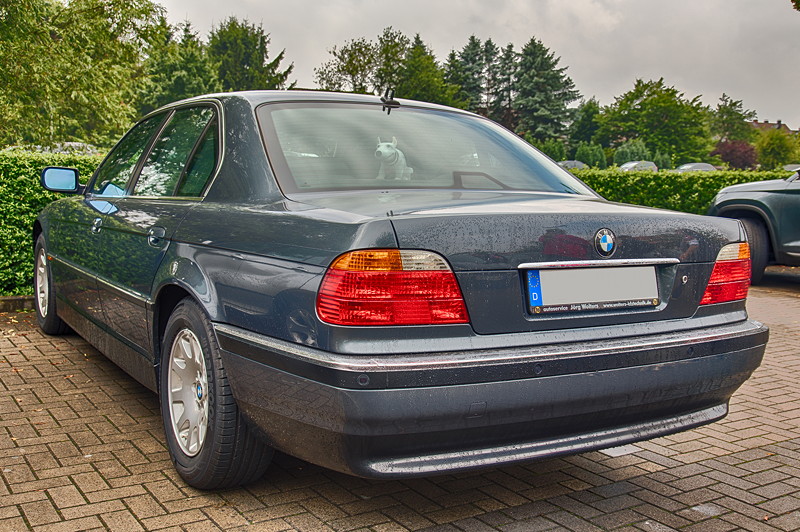 BMW 735i (E38), Baujahr 7.2001 von G�nter ('Aschallnick') beim Rhein-Ruhr-Stammtisch im Juli 2017
