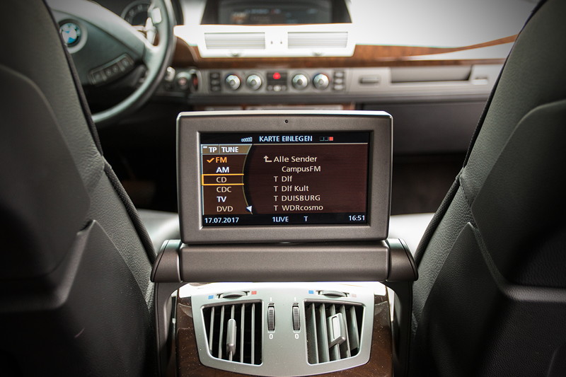 BMW 750Li (E66) von Renate ('Renate') und Matthias ('Telekom-iker'), Bord-Bildschirm auch fr die Fond-Passagiere