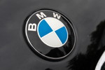 BMW 750Li (E66) von Renate ('Renate') und Matthias ('Telekom-iker'), BMW-Logo auf der Motorhaube