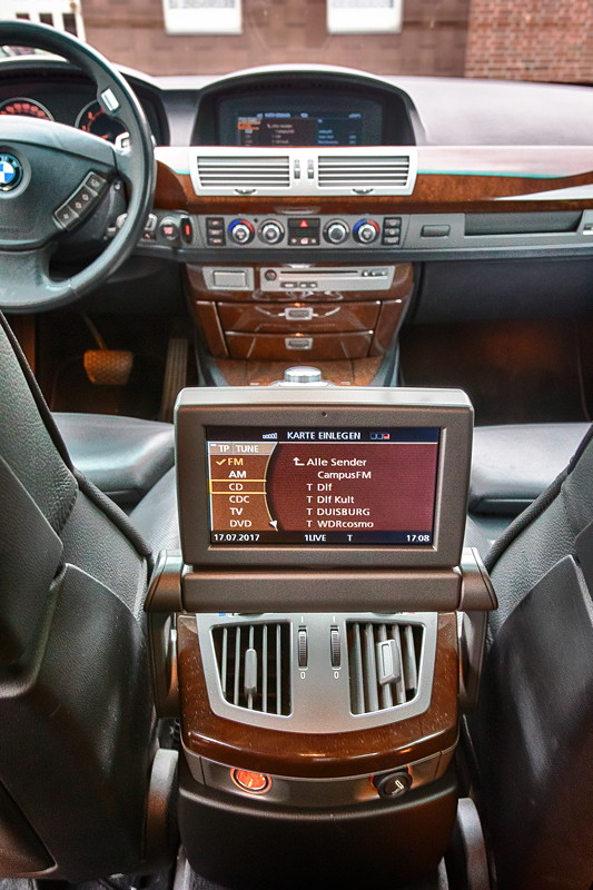BMW 750Li (E66) von Renate ('Renate') und Matthias ('Telekom-iker'), Bord-Bildschirm auch fr die Fond-Passagiere