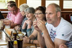 Rhein-Ruhr-Stammtisch im August 2017, vorne Holger ('Holger 1965') mit Frau