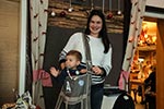 Südhessen-Weihnachtsstammtisch im Landhaus 'Klosterwald'. Daniela mit Sohn Levi.