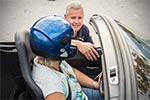 Fahrerwechsel im BMW Z4 (E85): Dr. Jrgen Eymann, Präsident des BMW Slalom Cup Deutschland e.V. gibt das Steuer an seine Frau Heike weiter.