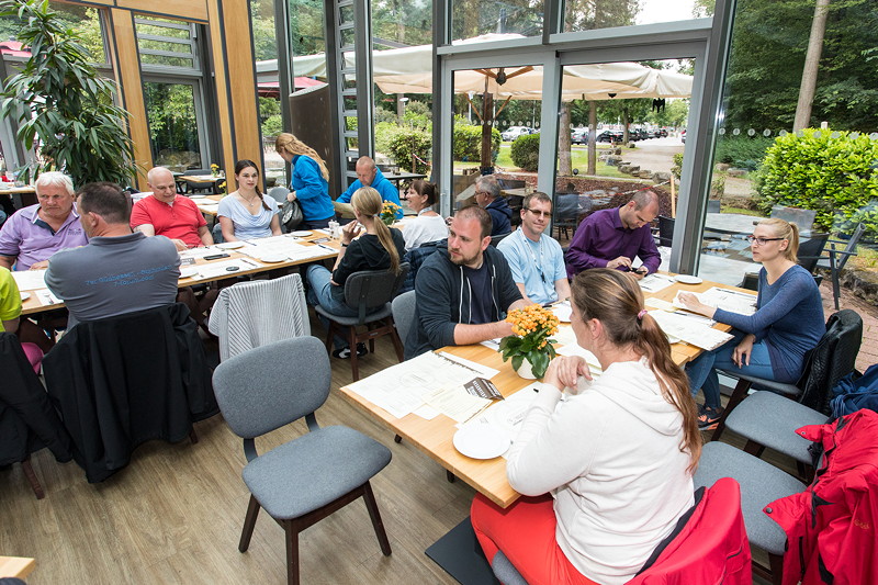 Zum Abschluss des Jahrestreffen-Wochenendes ging es ins Restaurant Leonhardts am Fernsehturm in Stuttgart.
