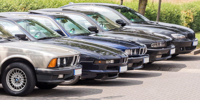 200. Rhein-Ruhr-Stammtisch: BMW 7er Parkplatz vor dem Caf� del Sol in Castrop Rauxel