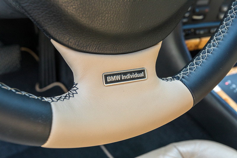  BMW 730i (E38) von Ralf ('Ralle735iV8'), BMW Individual Lenkrad mit 'Individual' Schriftzug