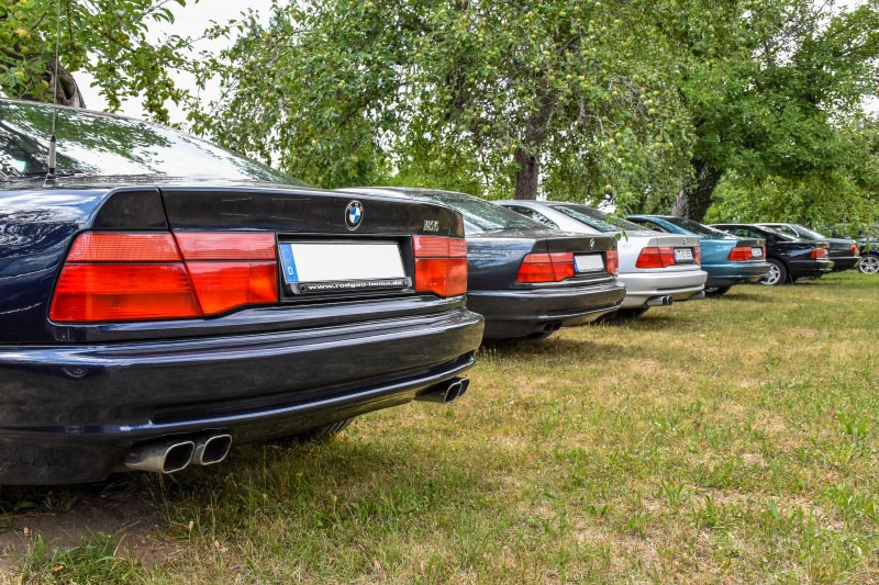 BMW 8er-Reihe am Parkplatz in Offenbach