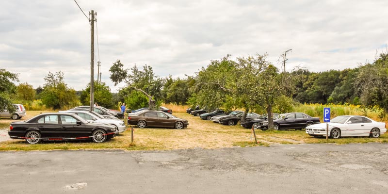 7er-S�dhessenstammtisch meets 8-Series Club. Parkplatz.