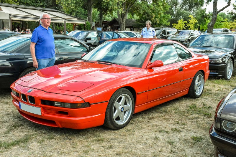 7er-S�dhessenstammtisch meets 8-Series Club. Parkplatz.