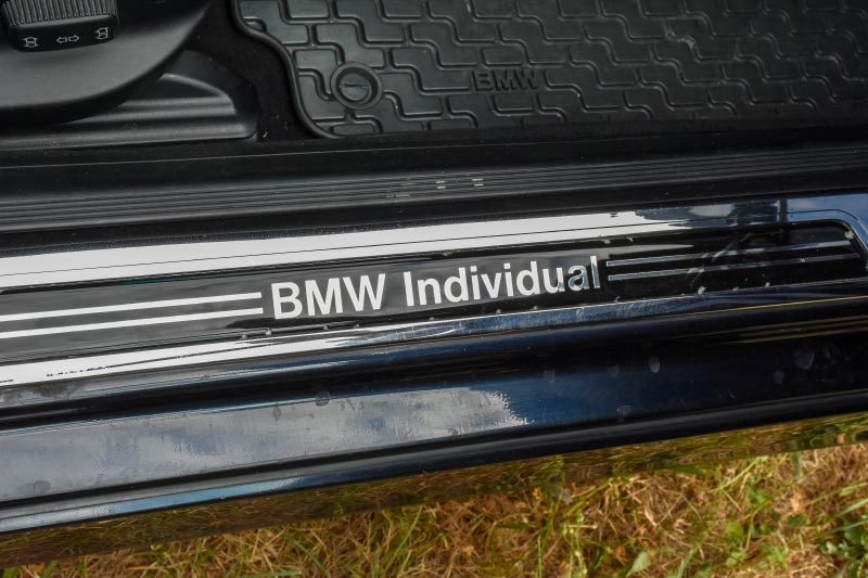 7er-S�dhessenstammtisch meets 8-Series Club. BMW 740i (E38) Individual von Darius ('dmg'). Einstiegsleiste.