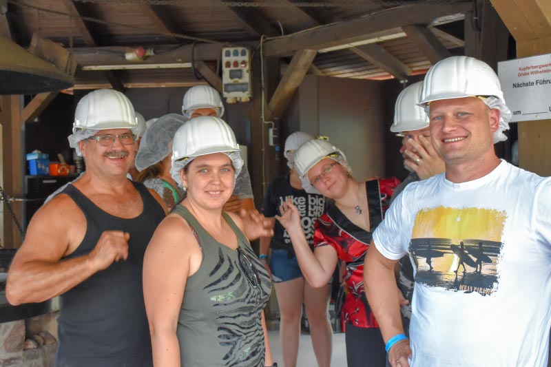 Grill-Stammtisch im Juli 2018: Mit Helm ging es durch das Bergwerk in Sommerkahl