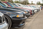 Lange Reihe von 7er-BMWs auf dem Sarrbruchgelände in Recklinghausen bei der BMW Scene Show 2018.