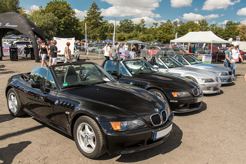 BMW Scene Show 2018: BMW Z3 roadster (E36/7) Reihe gegenber der Performance Area.