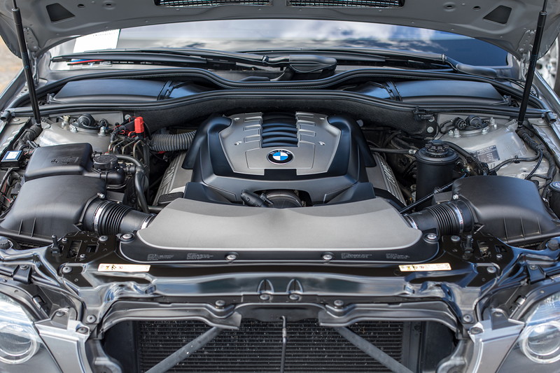 V8 Motor im BMW 750i (E65) von Rolf ('rolfg') 