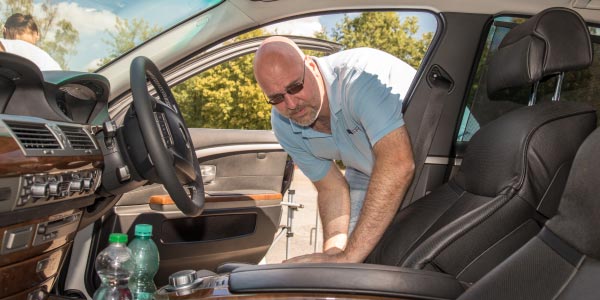 Frank Schwichtenberg begutachtete den BMW 750i (E65) von Olaf ('loewe40') und vergab schliesslich einen Stern.