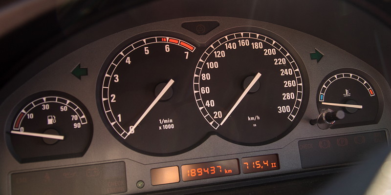 Rhein-Ruhr-Stammtisch im Oktober 2018, BMW 850i (E31), Tacho-Instrumente