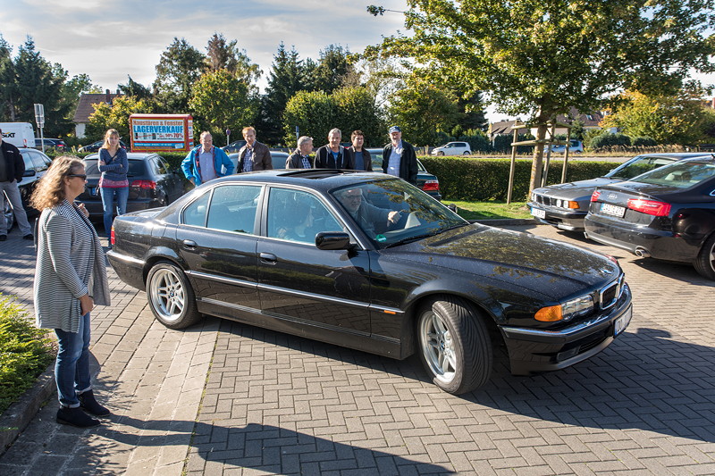 Rhein-Ruhr-Stammtisch im Oktober 2018: J�rg ('Don 730i') in seinem BMW 728i (E38)