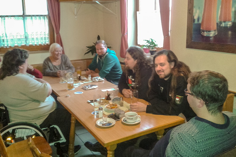 7er Weihnachtsstammtisch Franken am 16. Dezember 2019, Stammtischrunde mit Organisator Wolfgang ('Wolfgang', rechts).