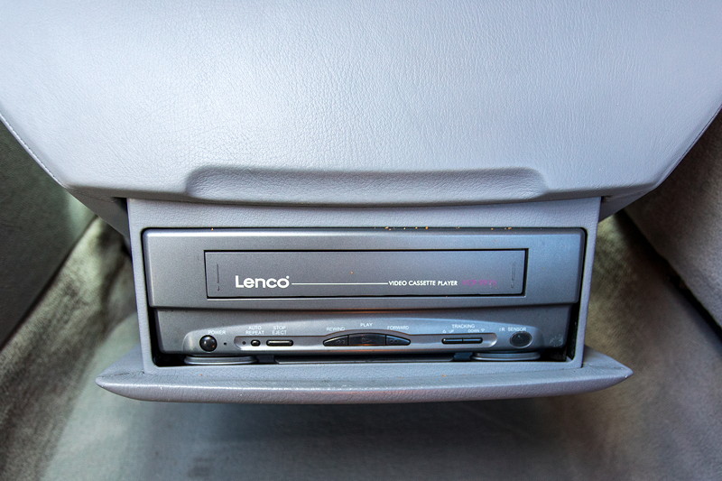 Rhein-Ruhr-Stammtisch im April 2019: BMW L7 von Oliver ('Olli-Knolli'), VHS Videorekorder in der Rcklehne des Fahrersitzes.