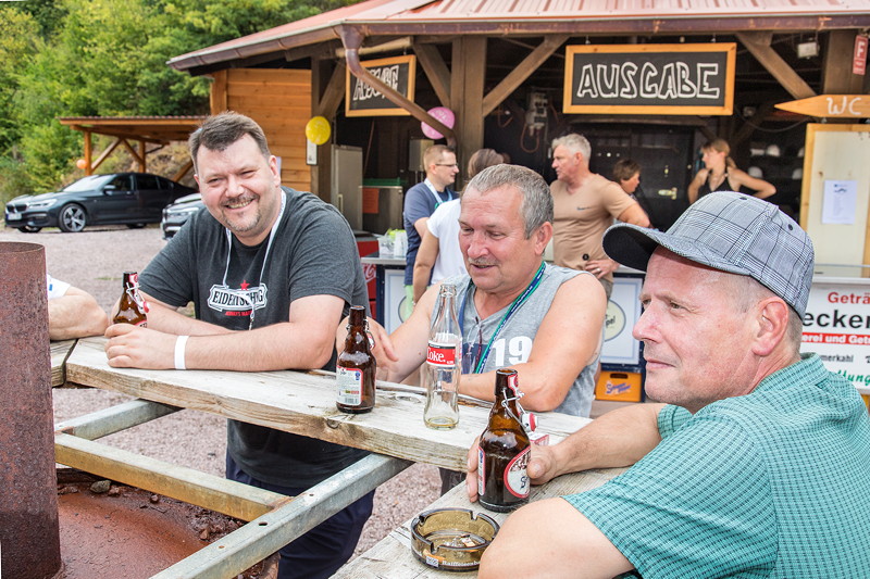 100. BMW 7er S�dhessen Stammtisch mit den 'Plettis': Martin, Dirk ('Plettenberger') und Karsten.