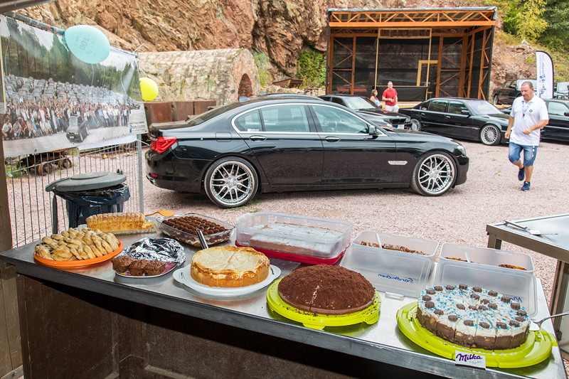 100. BMW 7er Sdhessen Stammtisch: Kuchen-Buffet am Nachmittag, mitgebracht und gebacken von den Teilnehmern.