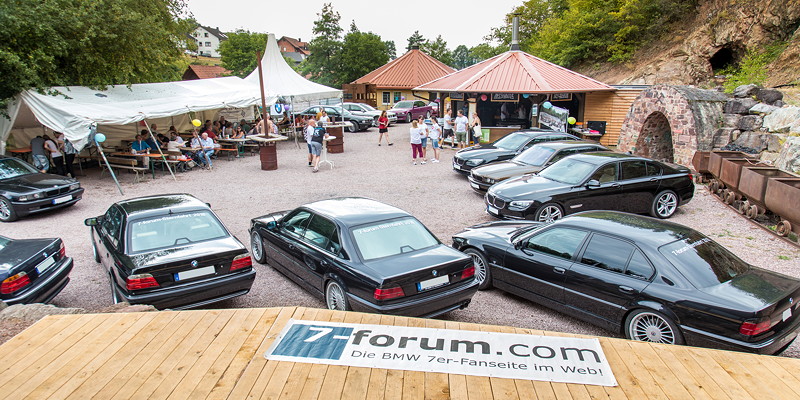 Kupferbergwerk 'Wilhelmine' in Sommerkahl (rechts) mit neuem Pavillon (links), Vereinsheim und Grillh�tte (Mitte) und viel Platz f�r die teilnehmenden 7er-BMWs.