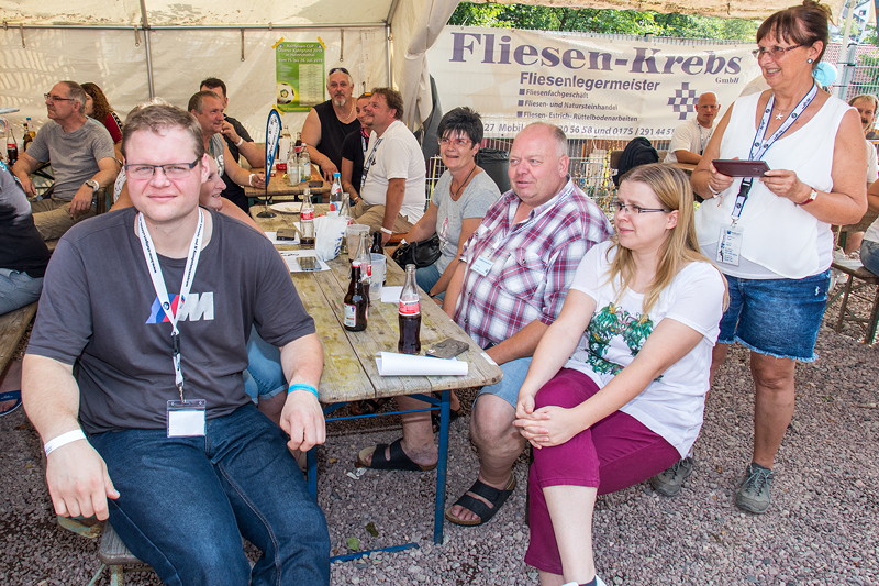 100. BMW 7er S�dhessen Stammtisch: Teilnehmer bei der Falkner Show.