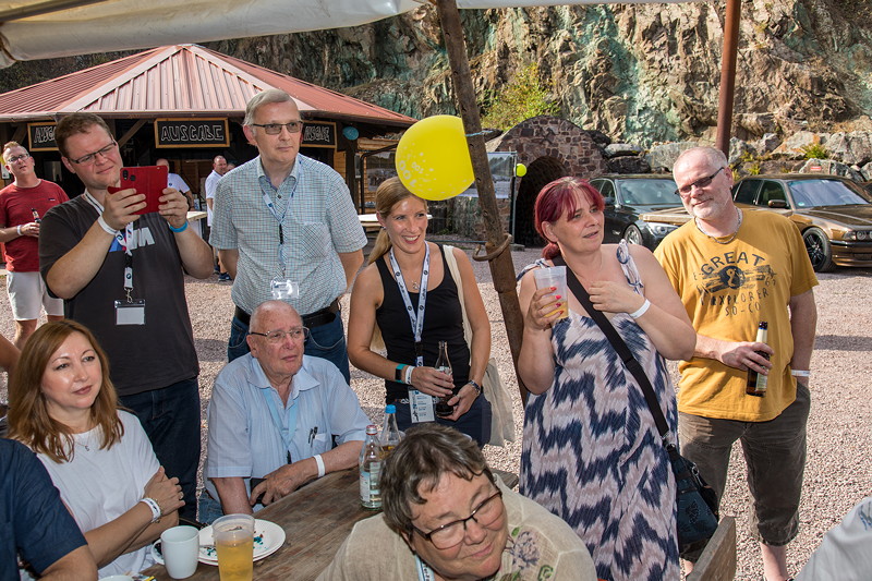 100. BMW 7er S�dhessen Stammtisch: Zuschauer bei der Falkner Show.