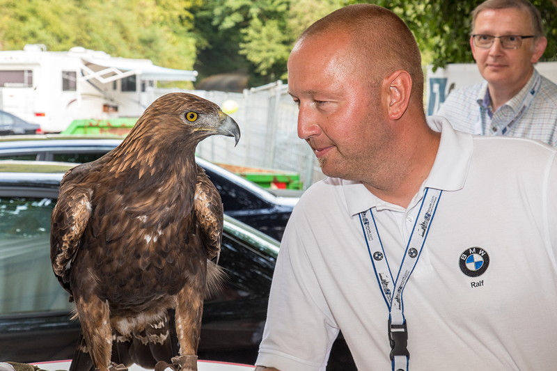 100. BMW 7er S�dhessen Stammtisch: Ralf ('Ralle735iV8') mit Attila.