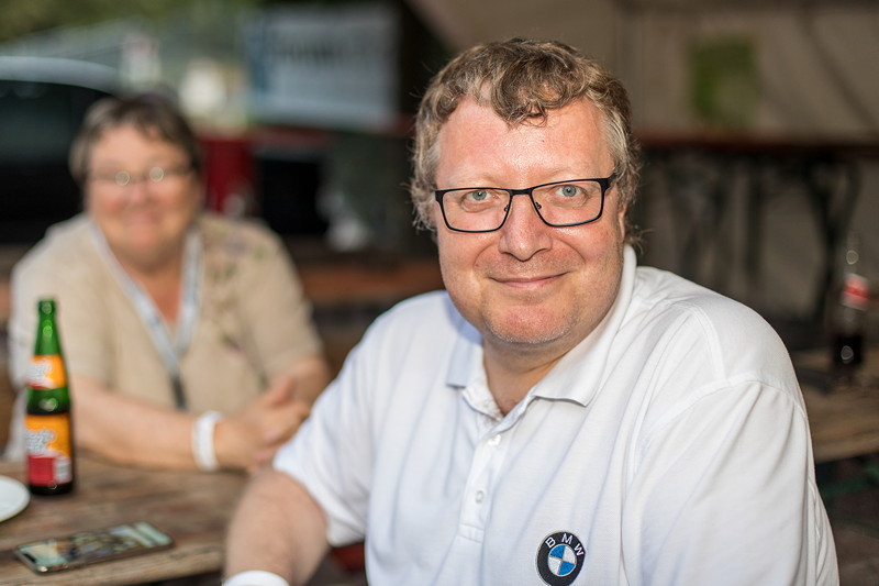 100. BMW 7er Sdhessen Stammtisch: Thomas ('sushi18') kam trotz Krcken zum Stammtisch.