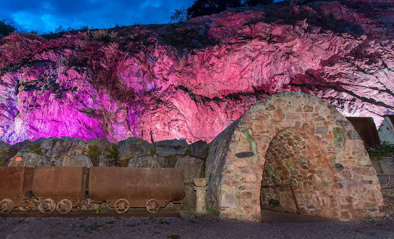 Illuminiertes Kupfer-Bergwerk 'Grube Wilhelmine' in Sommerkahl.