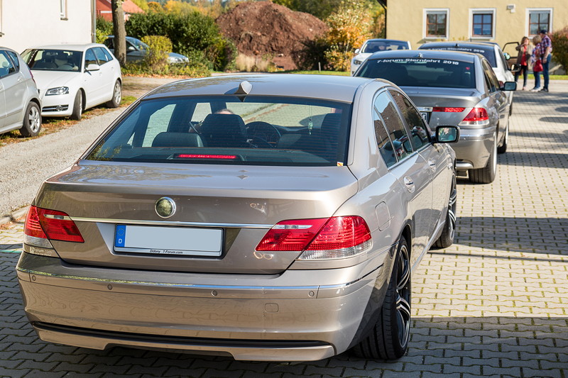 100. Schwaben-Stammtisch: Abfahrt im 7er-Konvoi, hier der BMW 750i (E65 LCI) von Peter ('Didony')