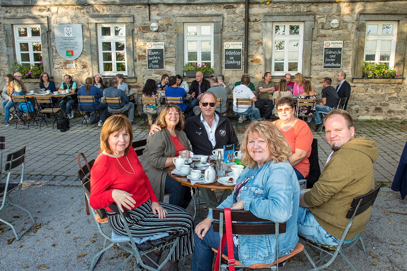 100. Schwaben-Stammtisch: Ausklingen des Tags bei selbstgemachgem Kuchen im Schloss Cafe