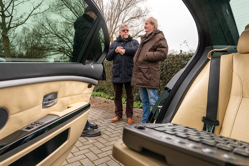 Autoschau am Stammtisch-Nachmittag, hier mit Gregor ('leopold456') und Dirk ('dixe', re.)