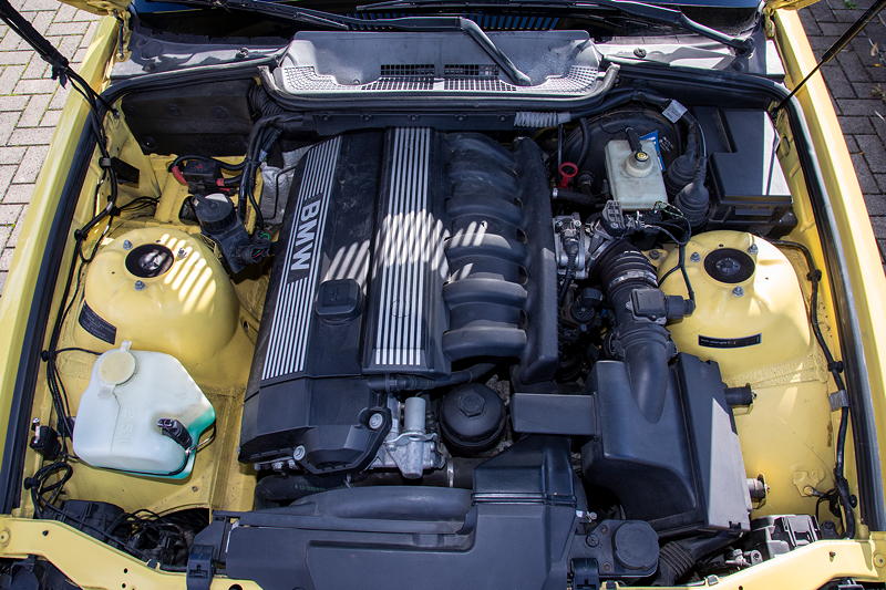 Rhein-Ruhr-Stammtisch im Oktober 2020: BMW 320i Cabrio Individual (E36) mit 2,0 Liter R6-Zylinder-Motor von Micha ('bmwe23'').
