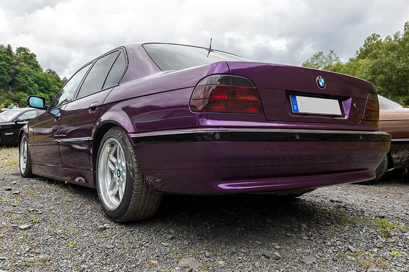 BMW Power Day 2021 in Enspel. Dieser lila folierte E38 gesellte sich kurzerhand zur Forumsgemeinschaft dazu.
