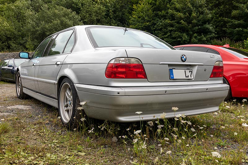 BMW Power Day 2021 in Enspel. BMW L7 (E38) von Mike ('Der Bestatter').