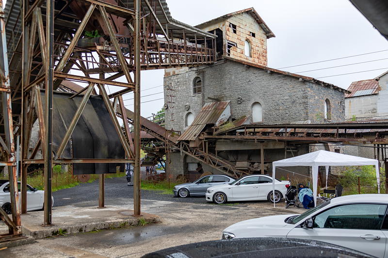 BMW Power Day 2021 in Enspel im Stffelpark in Enspel vor der Kulisse alter Industrieanlagen.