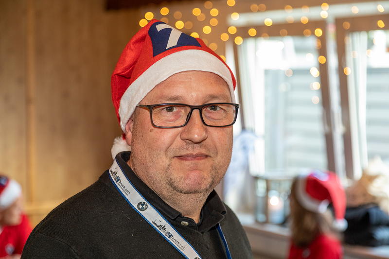 Weihnachtstreffen der BMW 7er Freunde Sdhessen am 05.12.21: Steve ('SteveR') mit 7-forum.com Weihnachtsmtze