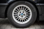 241. Rhein-Ruhr-Stammtisch: BMW 750i: (E38) von Alexander ('Highliner'), 16 Zoll Alufelgen mit Winterbereifung