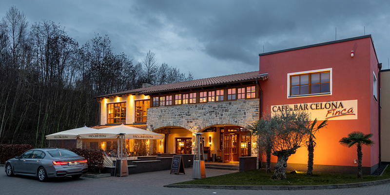 241. Rhein-Ruhr-Stammtisch: BMW 730Ld (G12 LCI) von Christian ('Christian') vor der Finca u. Bar Celona in Bochum