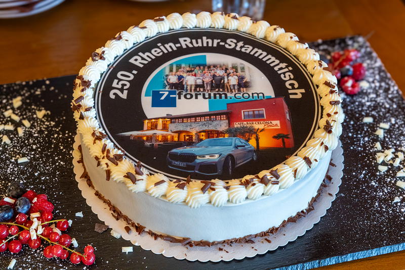 250. Rhein-Ruhr-Stammtisch: Jubil�ums-Torte