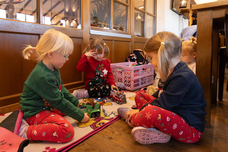 250. Rhein-Ruhr-Stammtisch: Alyssa, Luna, Zoe und Liana spielen