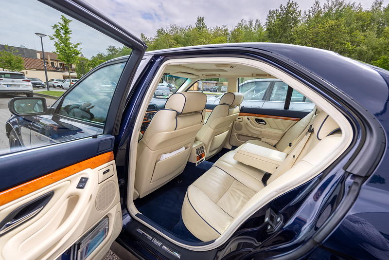 255. Rhein-Ruhr-Stammtisch im Mai 2024: BMW 740i (E38) von Michael ('mikel2002rot'), Individual Innenraumausstattung in Creme beige