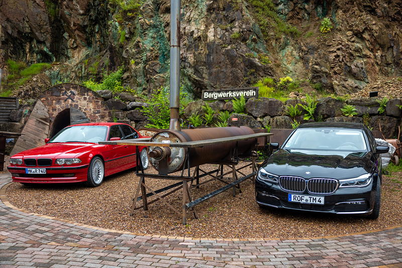 150. Treffen der 7er BMW Freunde S�dhessen: BMW 740i (E38) in imolarot von Ralf ('asc-730i') und der BMW 740d xDrive (G11) von Thorsten ('Toti-E32')