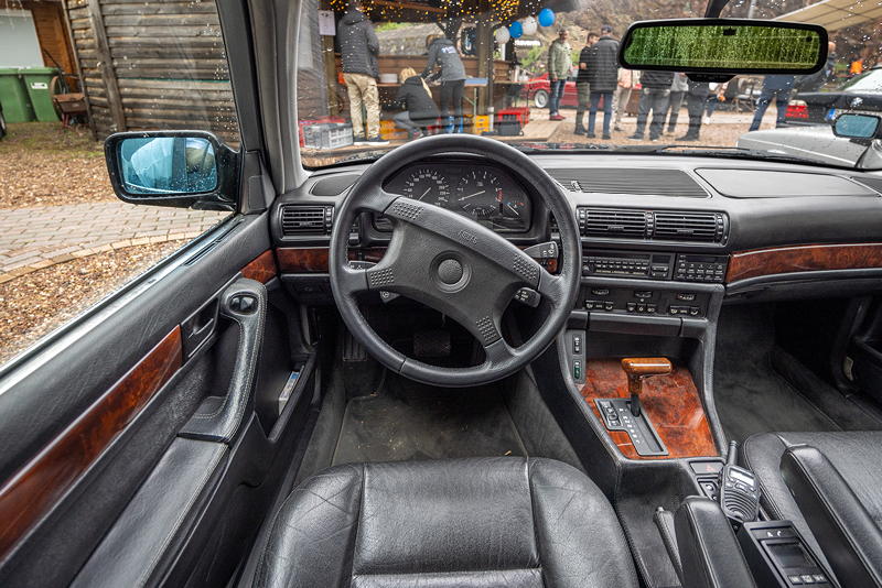 150. Treffen der 7er BMW Freunde Sdhessen: BMW 735i (E32) von Julian ('JulianE34'), Cockpit