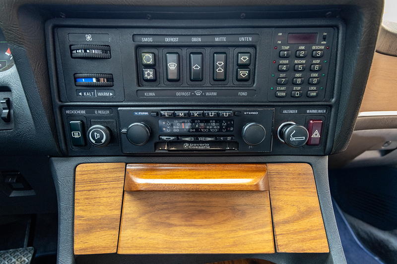 150. Treffen der 7er BMW Freunde S�dhessen: BMW 745i (E23) von Victor ('VictorGonzales'), Mittelkonsole