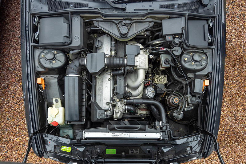 150. Treffen der 7er BMW Freunde Sdhessen: BMW 735i (E32) von Julian ('JulianE34'), 6-Zyllinder-Reihenmotor