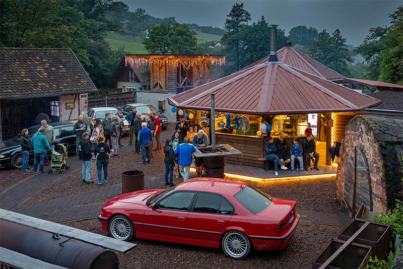 150. Treffen der 7er BMW Freunde S�dhessen: Grillh�tte am Abend